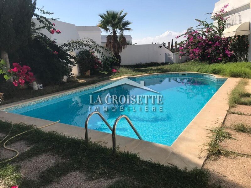 Villa S+5 avec piscine à Gammarth